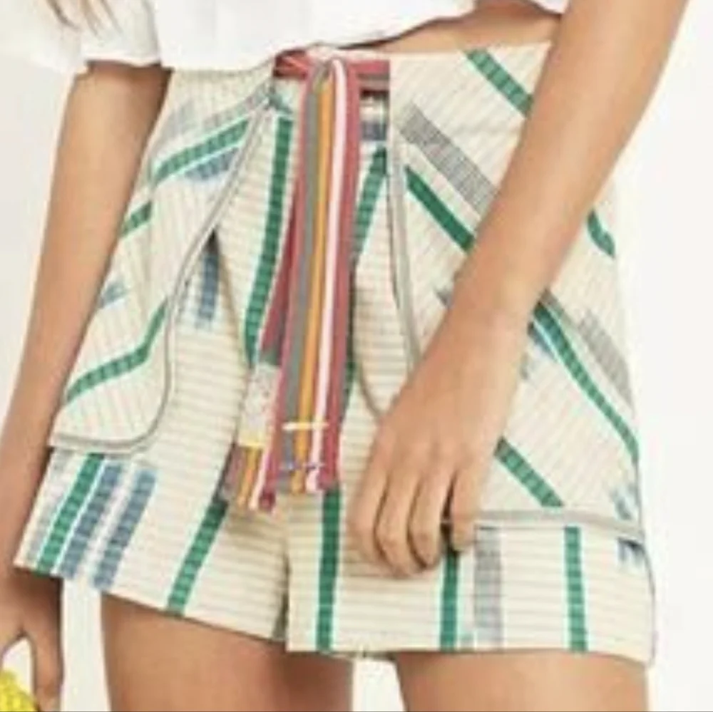 URBAN OUTFITTERS Eva Ikat Ethnic Print Belted Boho Shorts 4/S Small UO